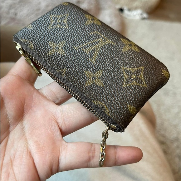 Authentic Louis Vuitton Key Cles in Monogram - Picture 8 of 11
